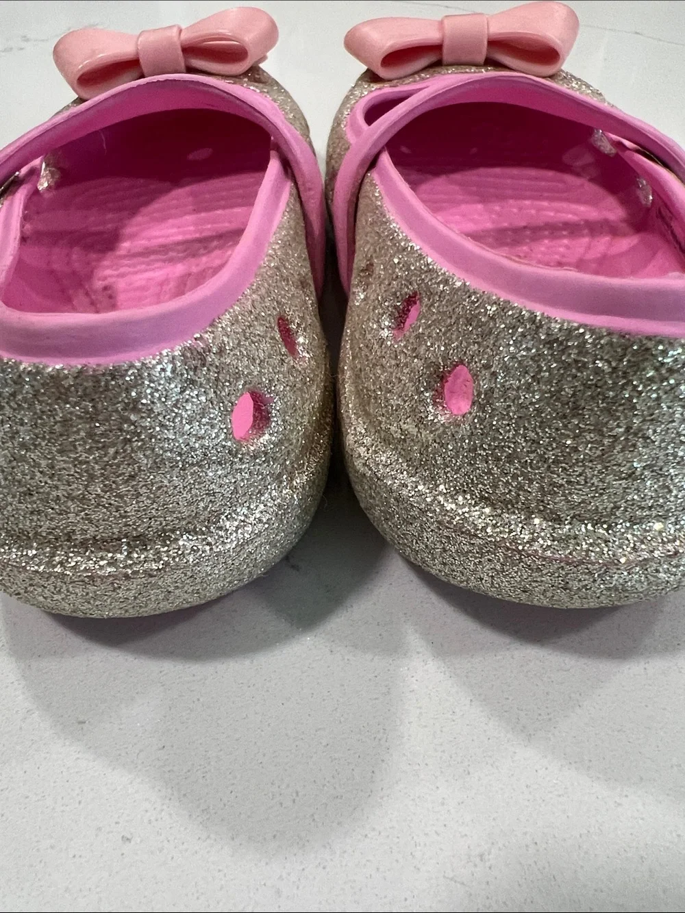 Crocs - 7, Girls Pink/Gold Glitter Mary Janes with Bow